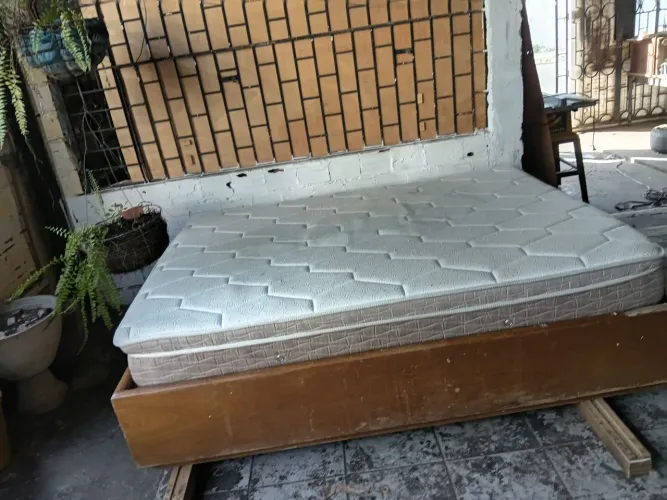 Cama em madeira