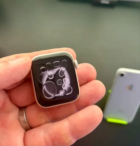 Apple Watch SE 3 geração 40mm Star Light