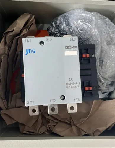 Vendo Contator de Potência Tripolar Cjx2-f150 220V JNG 150A NOVO