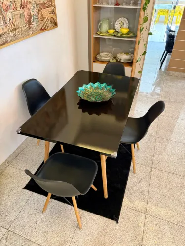 Mesa com 4 cadeiras
