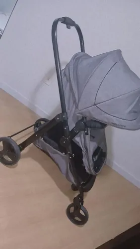 Carrinho Moisés com bebê conforto