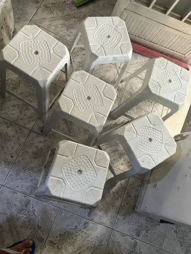 6 Banquinhos de plástico