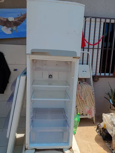 Geladeira Frost Free funcionando só tem que arrumar a porta