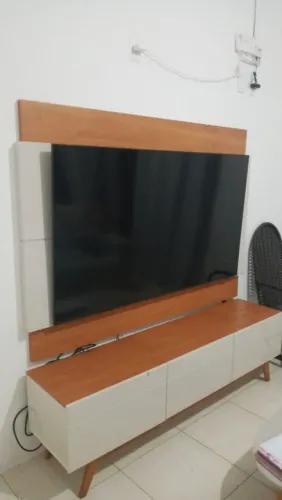 Vendo painel com aparador suporta tv até 75?