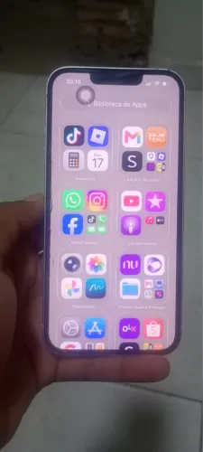 Vendo iPhone 13 conservado a penas está com a película rachada na lateral 