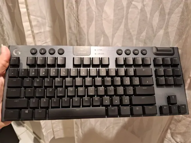 Teclado Gamer Logitech G915 TKL