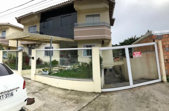 Apartamento três dormitorios.