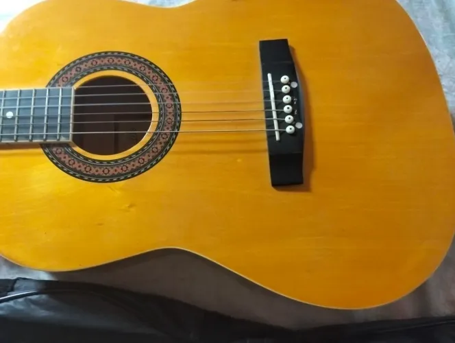 Vendo um violão ? aceito cartão
