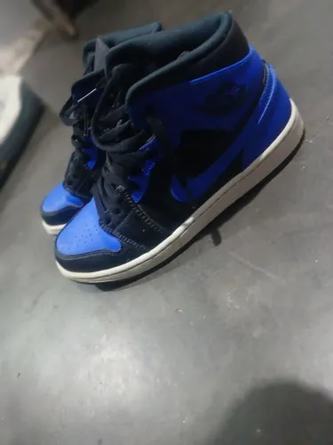 Air Jordan 1 Mid Hyper Royal