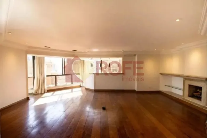 Venda no Condomínio Edificio Palacio Bourbon | 247m², sendo 3 suítes e 4 vagas.