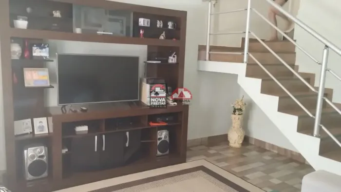 Casa em condomínio na zona Leste de Jacareí