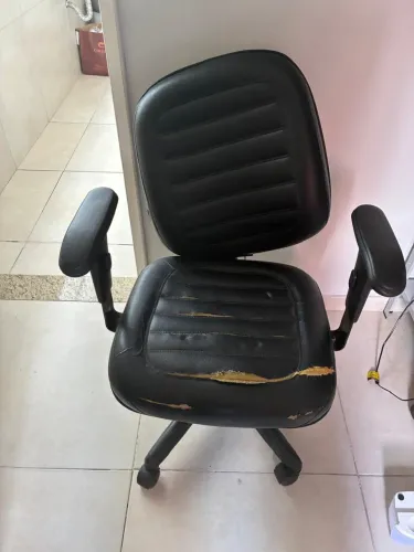 Cadeira de Escritório com Rodinhas - Para Conserto