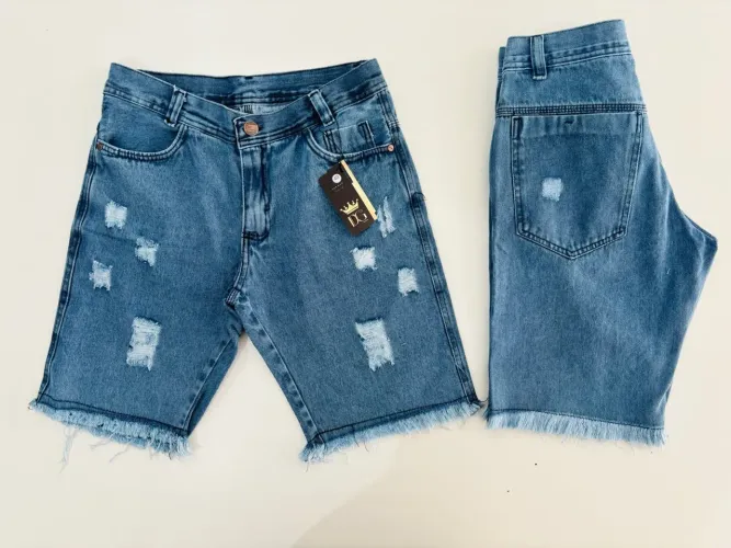 Bermudas jeans modelo que está em alta com cordinha reguladora