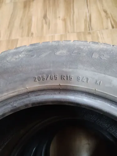 Vendo 4 pneus 205/65/15