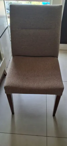 Vendo duas cadeiras confortáveis, tecido linho bege