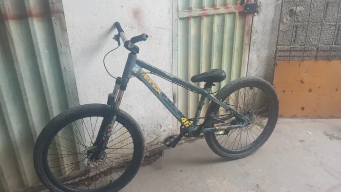 Bicicleta viking aro 26 cubo barulhento / tem que concertar a pedaleira coisa de 40 reais