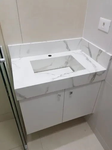 Gabinete para banheiro com cuba esculpida 