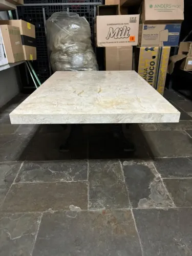 Mesa Centro de Mármore