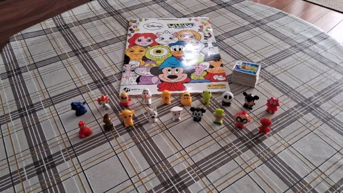 Álbum Disney Gogo?s Crazy Bones + Figurinhas e Bonecos