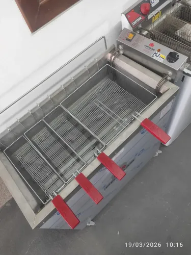 Bh fritadeira industrial 4 cestos água e óleo