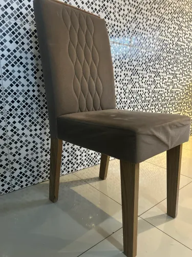 Vendo 4 cadeiras para mesa de jantar 