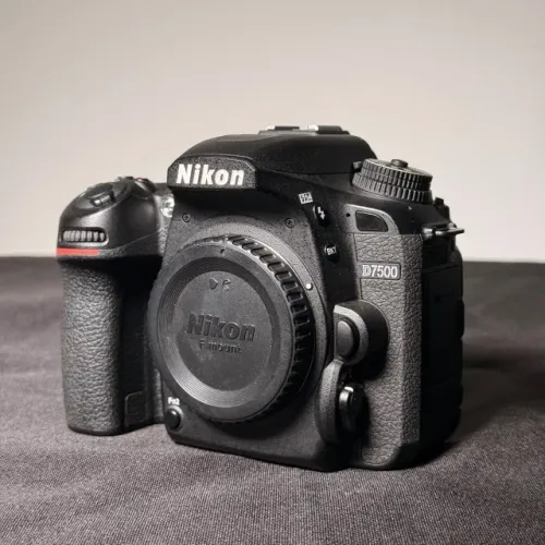Nikon D7500