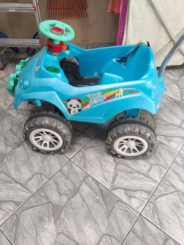 Carro de passeio infantil e pedal 
