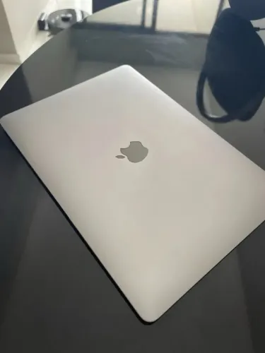 MacBook Air 13" Apple Intel Core i5 (8GB RAM 128GB SSD) Prateado
