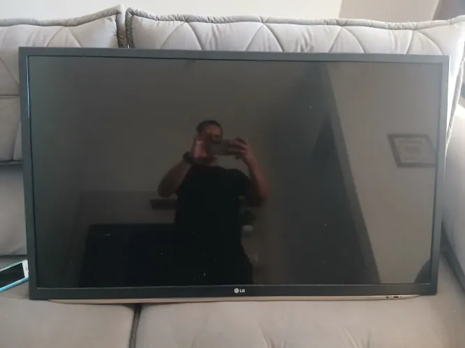 ?LG 47LM6200 com display queimado - para retirada de peças?