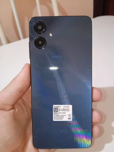 Samsung A06 usado TELA quebrada