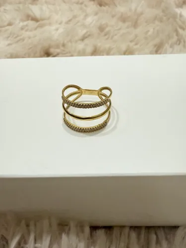 Anel Ouro 18k com pedras em Zircônia