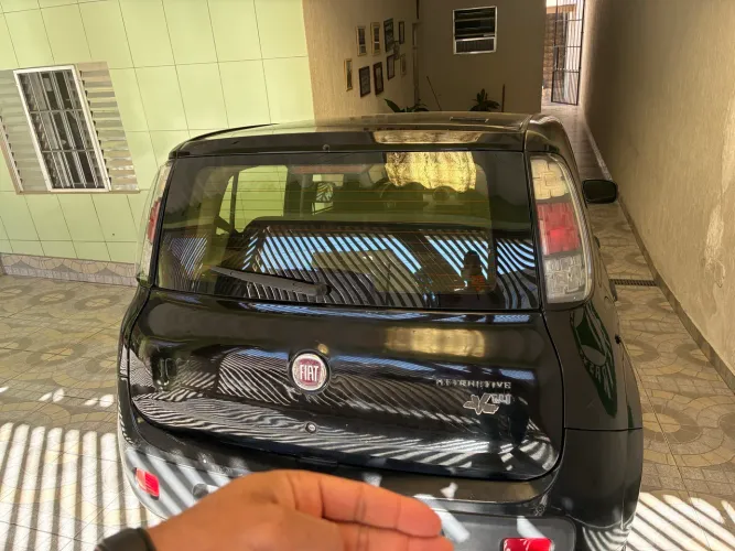 Fiat Uno Attractive 1.4 EVO Fire Flex 8V 4P 2011