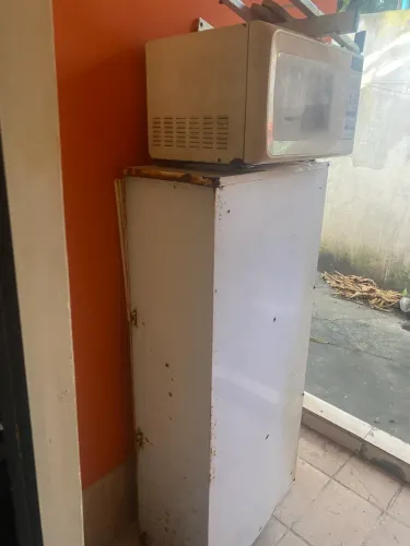 Armário + microondas usado
