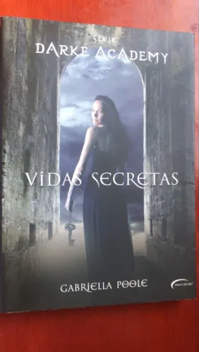 3 livros usados, mas em ótimo estado de consevação da Série Darke Academy 
