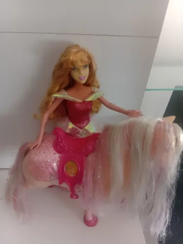 Barbie  princesa aurora com seu cavalo  