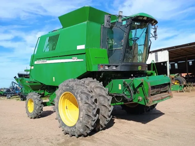 Colheitadeira John Deere 1550