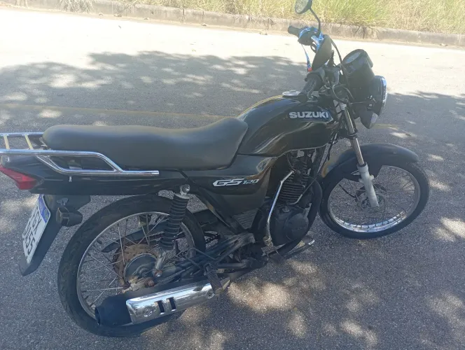 Suzuki gs120cc impecável, anda muito, econômica demais excelente para trabalhar com app