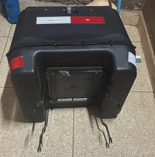 Vendo baú de moto Titan 