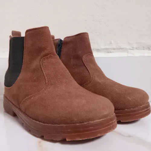 Bota de criança tamanho 26
