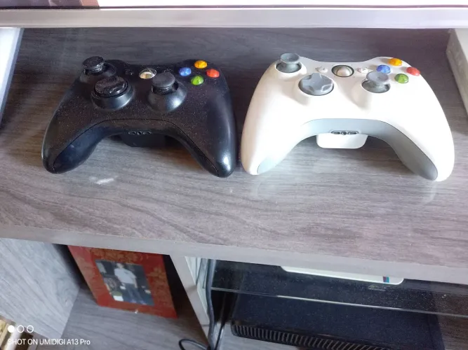 Vendo Xbox 360 desbloqueado completo com dois controles é só pegar e jogar.