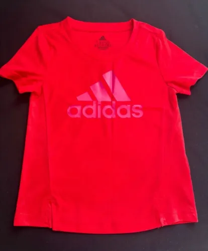 Camiseta adidas vermelha