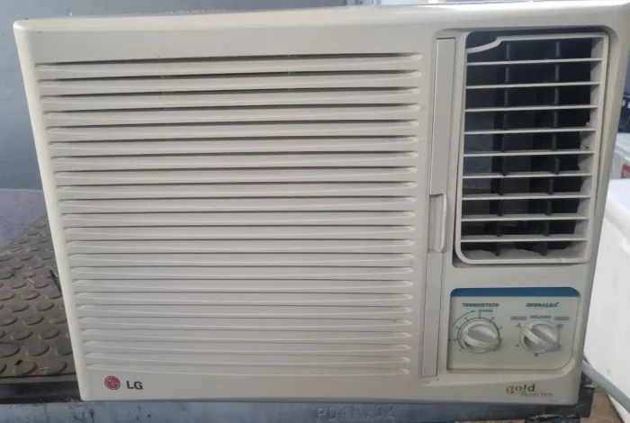 Ar condicionado tipo janela 7500BTUS 220v