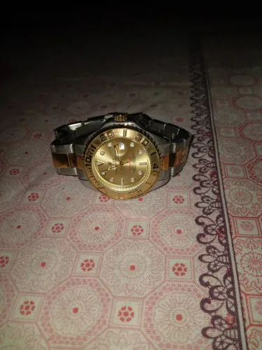 Vendo relógio rolex 1 linha novo nunca usado só colocar bateria e ser feliz