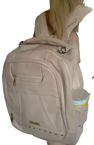 Excelente e espaçosa Mochila com 7 divisões externas e internas e mais 2 garrafas