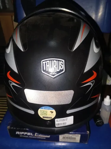 Vendo Um capacete N 58