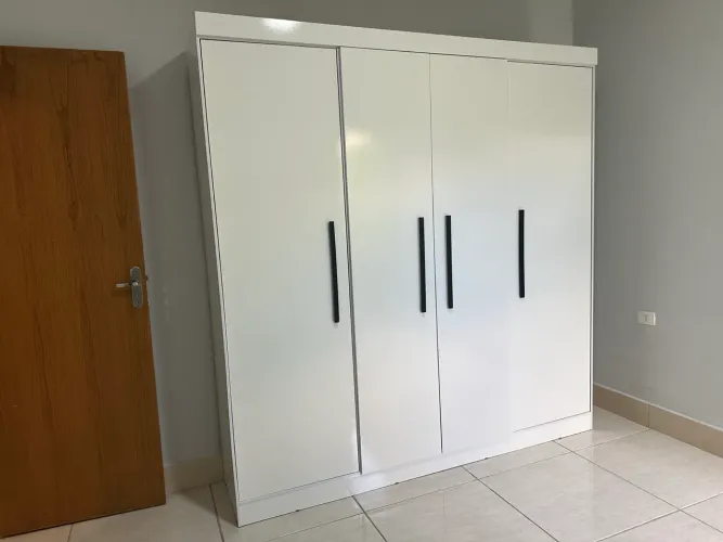 Guarda-roupa / armário 