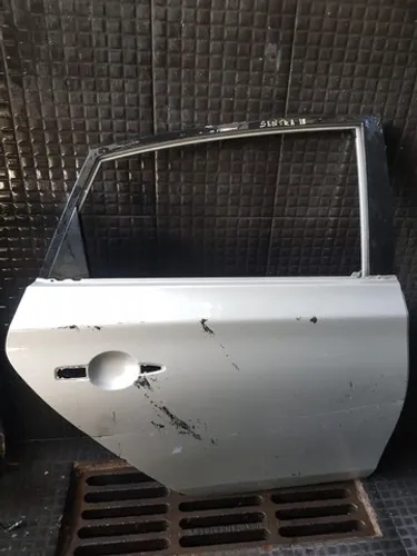 Porta Nissan sentra.