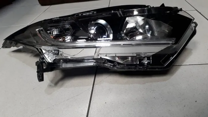 farol Hrv lado direito
