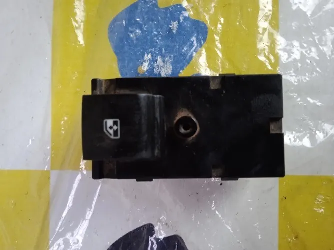 Botao Vidro Eletrico Gm Onix Spin Traseiro Cód 20792535 
