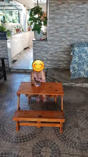 Banco que vira mesa e macas de bronze